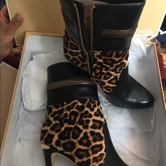 Michael Kors Haya bootie leopard print size 8.5 - Picture 3 of 4